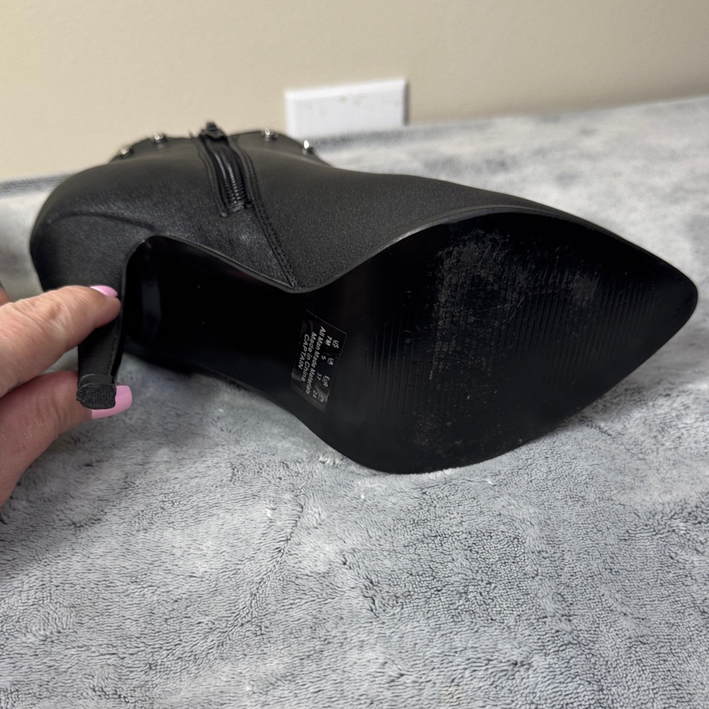 Fergalicious by Fergie “Captain” Studded Ankle Booties - Black - Size 7 - EUC - Picture 10 of 15